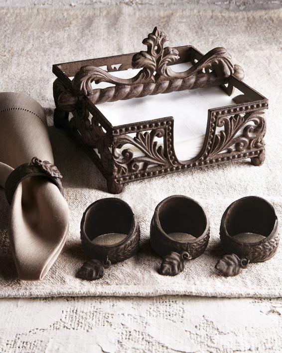 Set of metal napkin rings